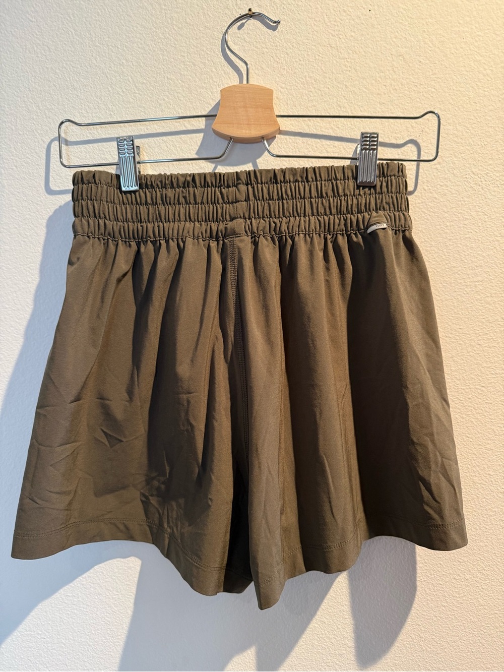 Vuori Villa Shorts XS Olive Green High Rise Flowy Athleisure - Picture 3 of 5